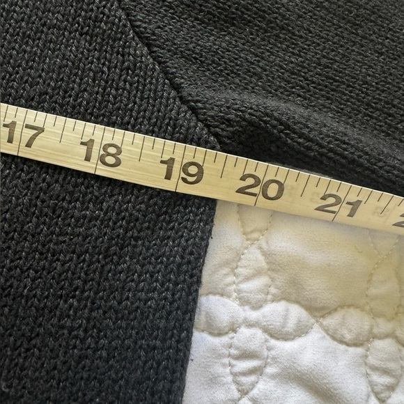 Vintage Victoria Jones Black Faux Fur Christmas Poinsettia Cardigan Size Medium - Picture 9 of 12